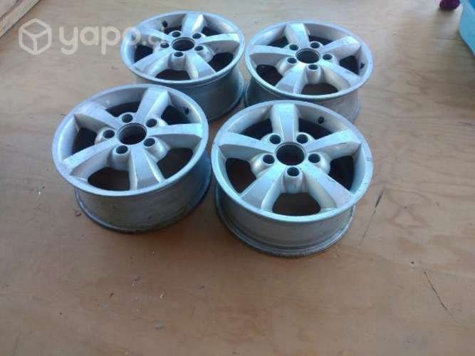 Juego de llantas en muy buen estado