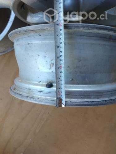 Juego de llantas en muy buen estado