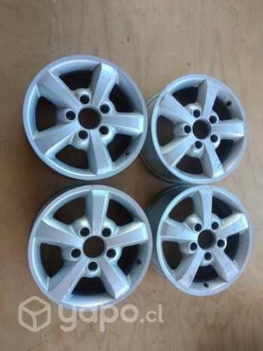 Juego de llantas en muy buen estado