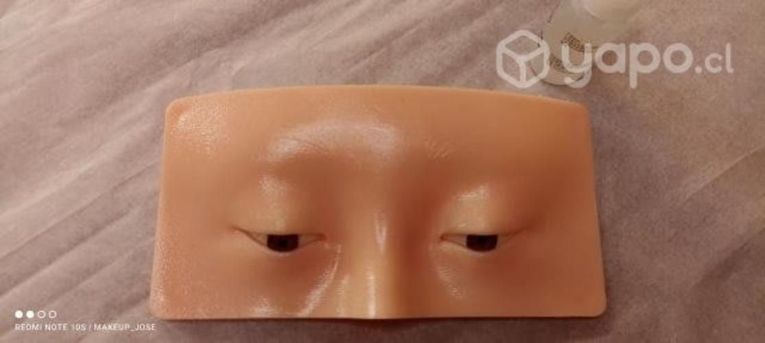 Ojos sintéticos para prácticar maquillaje