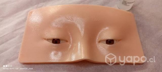 Ojos sintéticos para prácticar maquillaje