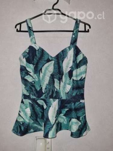 Lote de ropa, carteras y zapatos