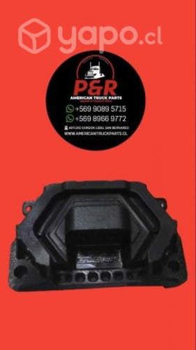 Soporte motor trasero freightliner columbia
