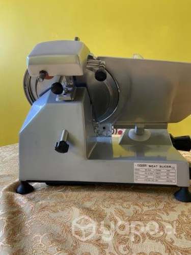 Máquina cortadora de cecinas y quesos