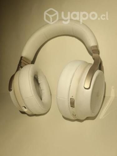 Audífonos Corsair Virtuoso RGB Wireless blancos