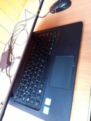Notebook Acer con cargador, precio conversable