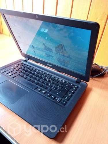 Notebook Acer con cargador, precio conversable