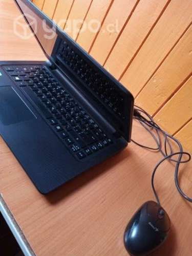 Notebook Acer con cargador, precio conversable