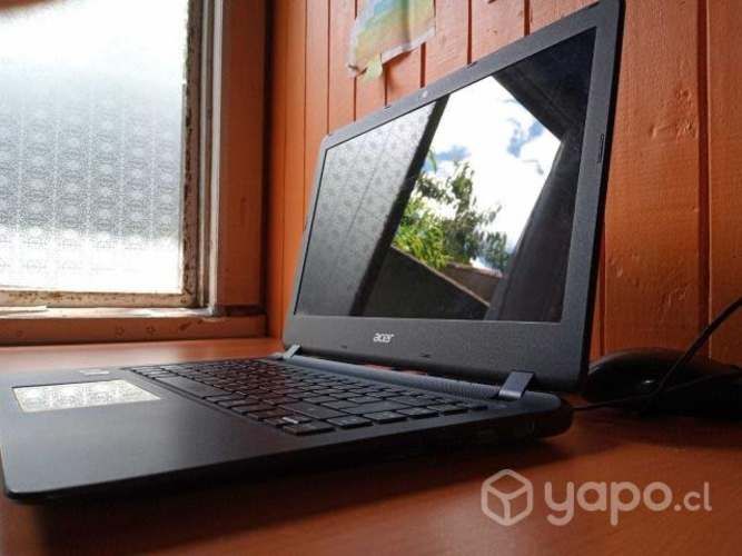 Notebook Acer con cargador, precio conversable