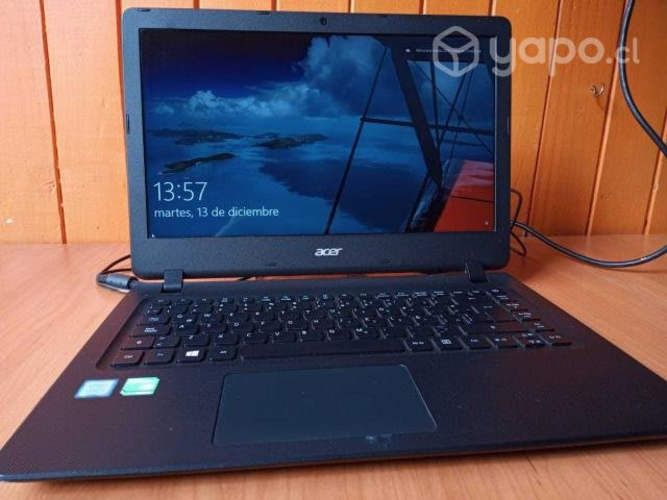 Notebook Acer con cargador, precio conversable