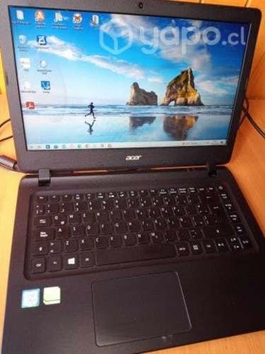 Notebook Acer con cargador, precio conversable