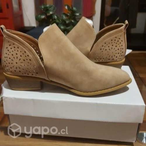 Nuevos Hermosos botines talla 40 con diseño