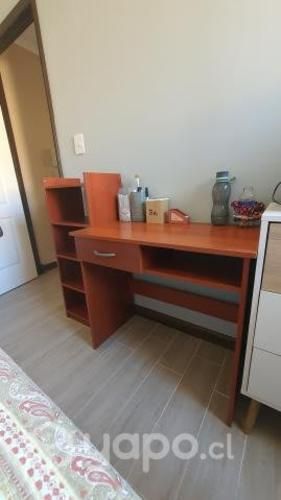 escritorio con repisa