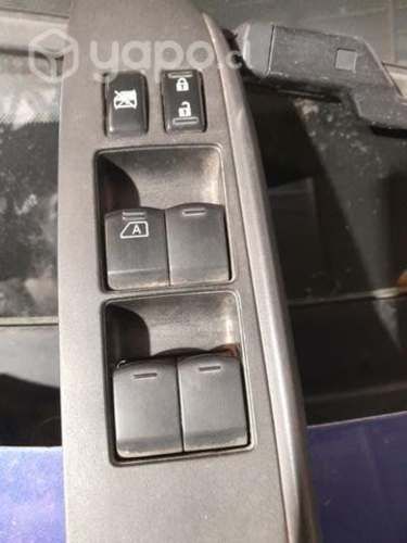 Botonera de alza vidrio Nissan versa