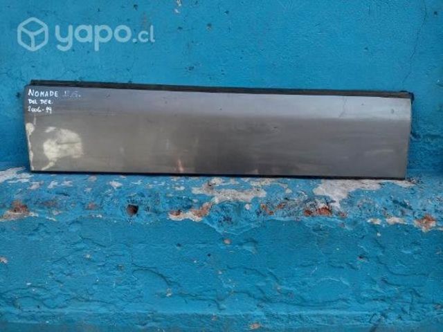 Moldura de puerta del der Suzuki grand nomade 2010