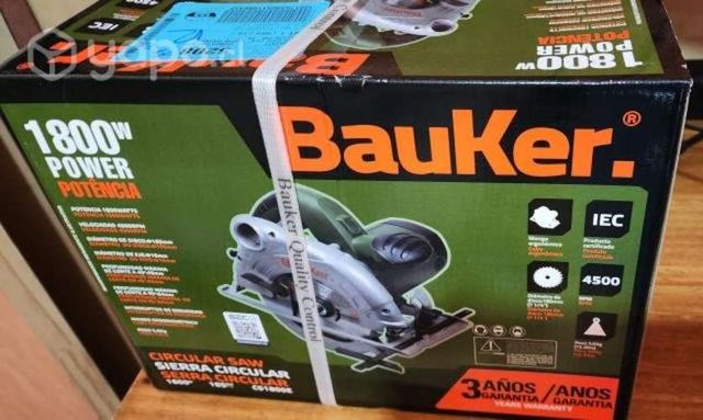 Sierra circular bauker 1800w
