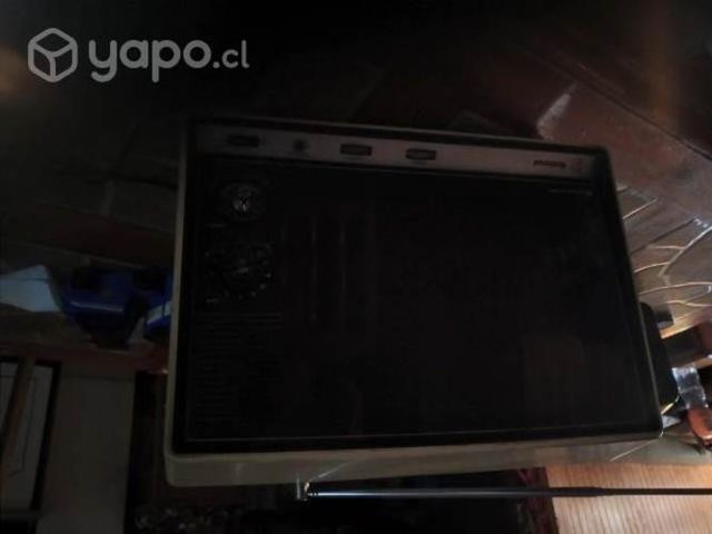 Televisor antiguo blanco y negro