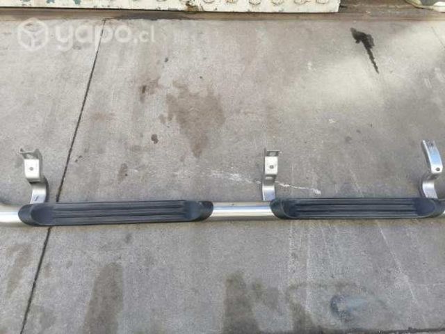 Pisadera ford ranger LH año 2017