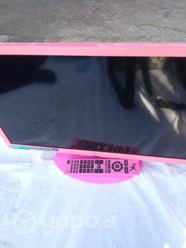 Televisión rosada en buen estado