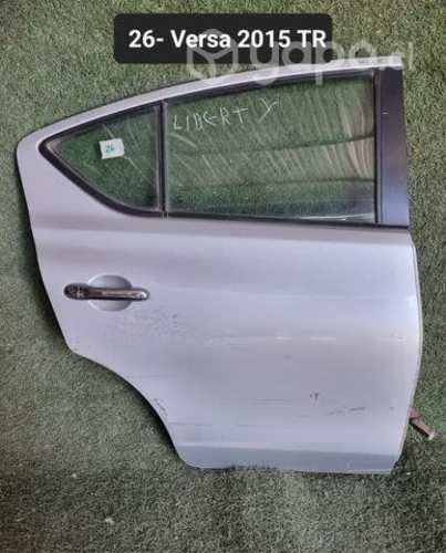 Puerta Nissan versa
