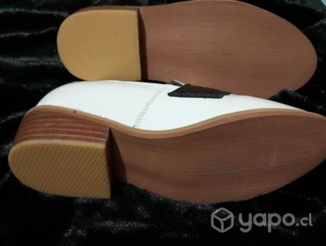 Zapatos de cuero exclusivo