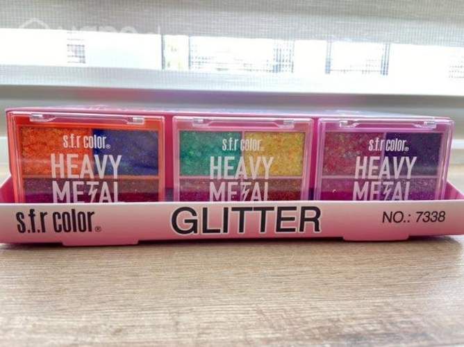 Maquillaje brillo de ojos