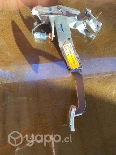 Pedal con switch freno Mitsubishi L