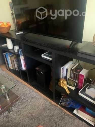 Mueble negro de madera