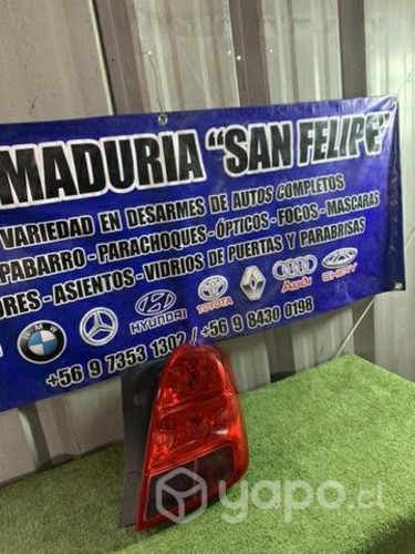 Foco trasero derecho tracker