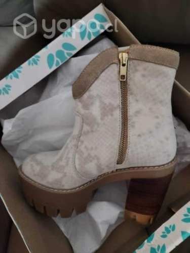 Botas Botines NUEVOS 100 Cuero Sin detalles