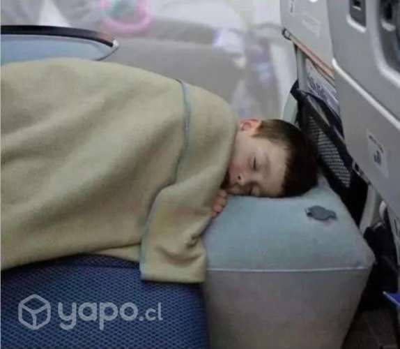 Cojín inflable avión niños. Reposapiés