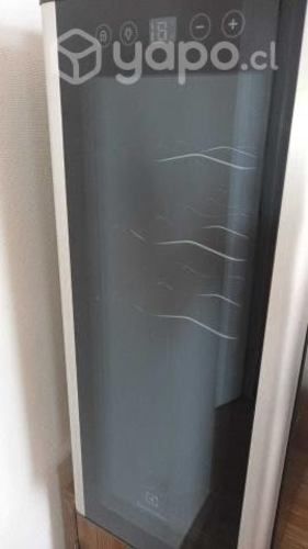 Cava enfriadora de vinos electrolux