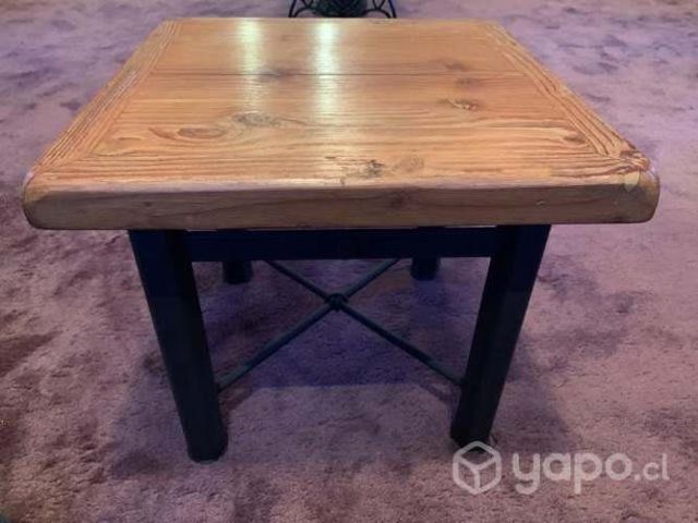 Mesa lateral de apoyo, madera con fierro etrusco