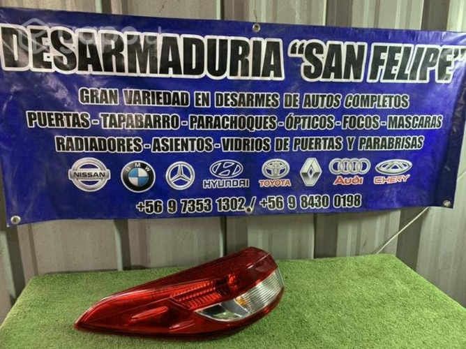 Foco trasero izquierdo yaris