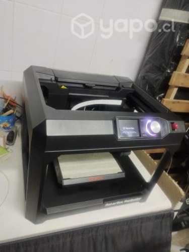 Impresora 3D Marca: Makerbot, Modelo: Replicator 5