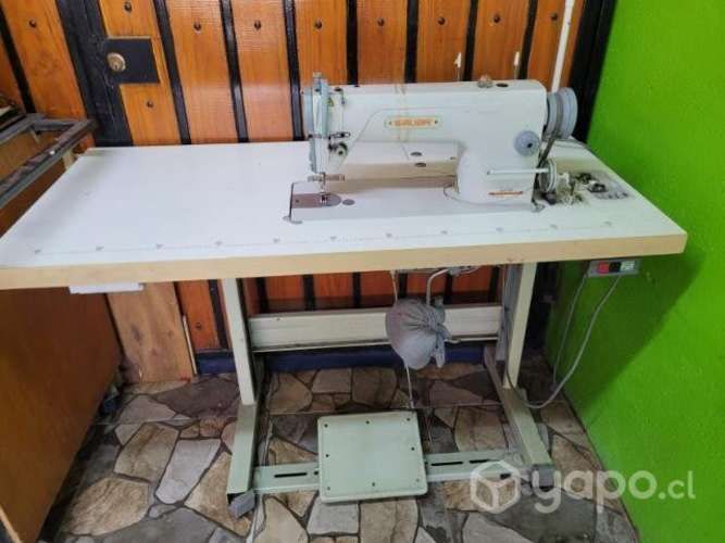 Máquina de coser industrial marca siruba