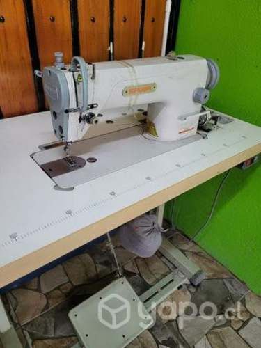 Máquina de coser industrial marca siruba