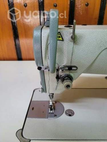 Máquina de coser industrial marca siruba