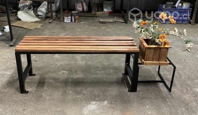 Banquetas con maceteros