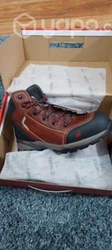 Zapatos de seguridad nuevos
