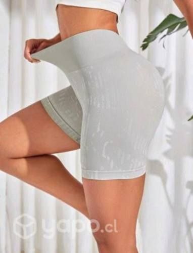 Short deportivo ajustado