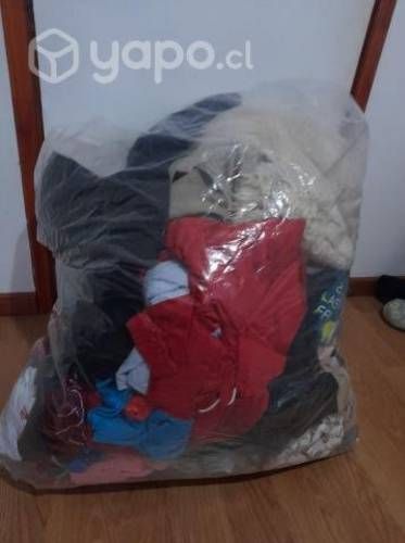 Fardo de ropa de niño