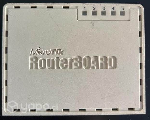 Router Mikrotik 750G