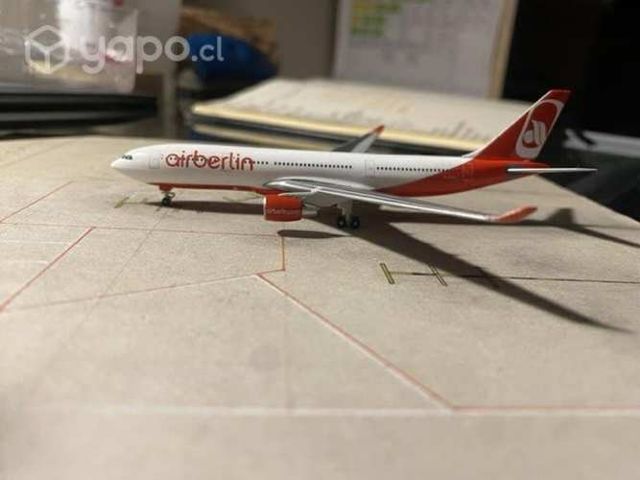 Avión a escala 1/500 HERPA