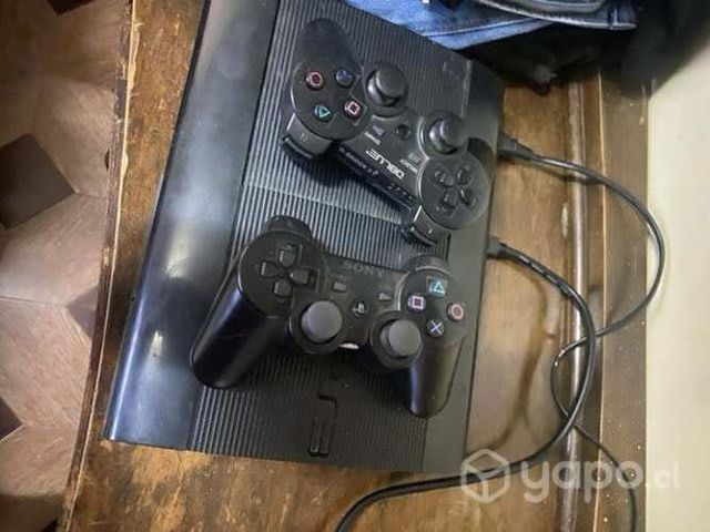 Play 3 con juegos y 2 mandos, en excelente estado