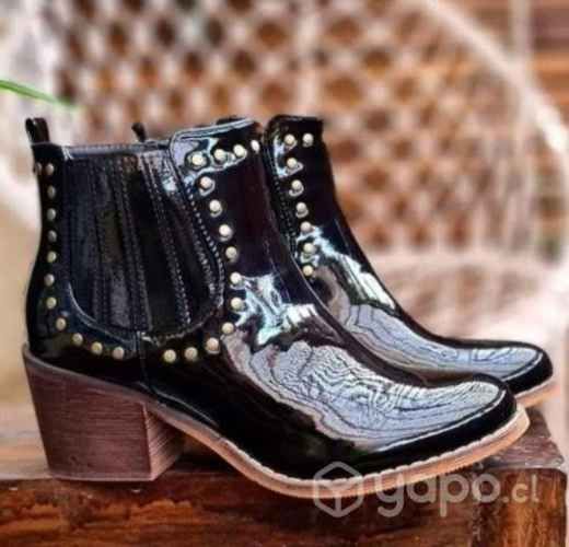 Hermoso botín charol
