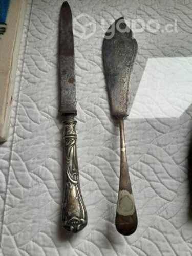 Cuchillo grande y espátula plaque