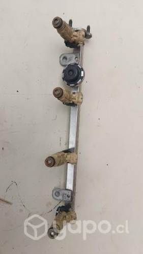 Riel + 4 inyectores original usado Hyundai Son YF