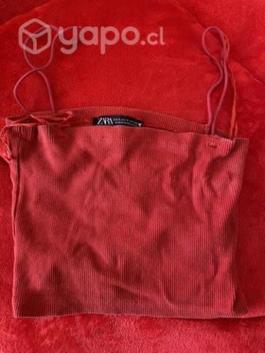 Crop tops a 2000 y 3000