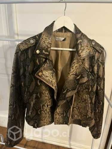 Chaqueta piel de serpiente, nueva.